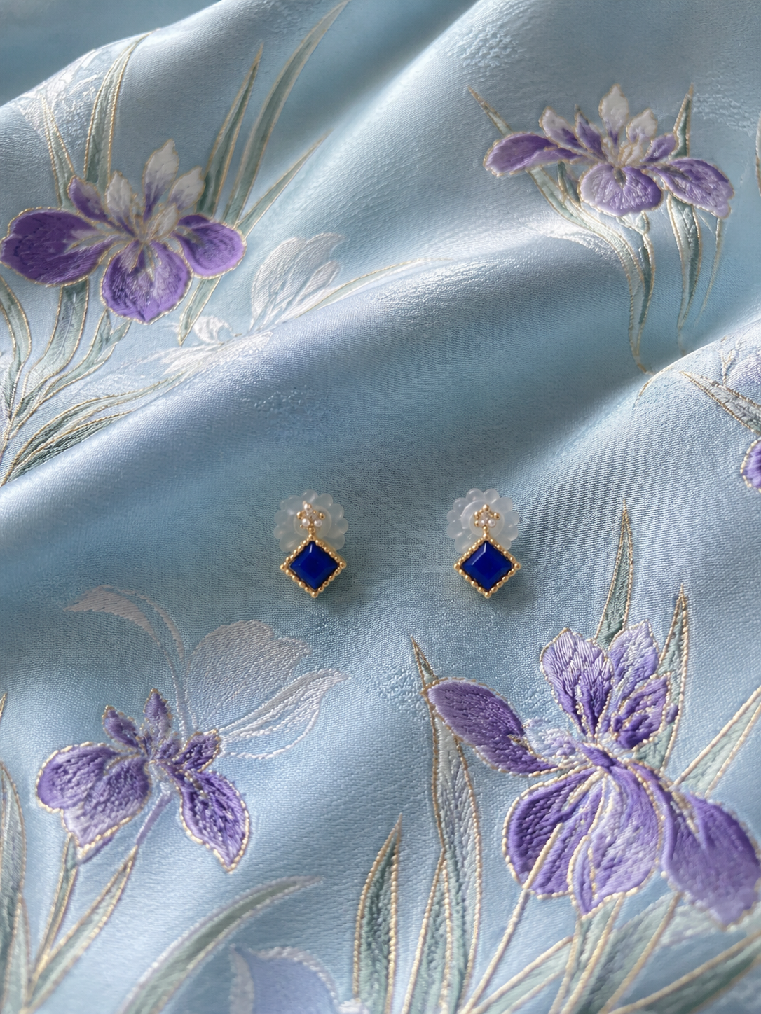 Rin | K10 Yellow Gold Natural Lapis Lazuli Stud Earrings | Made in Japan